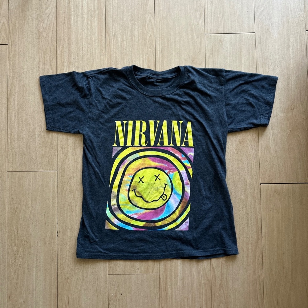 Nirvana Smiley Face Band T Shirt Charcoal Gray Short Sleeve Graphic Tee S